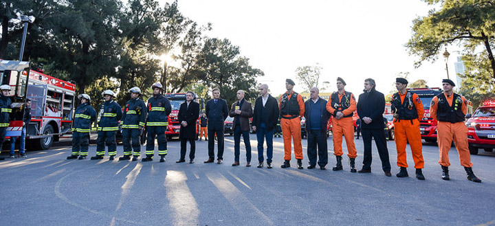 Presentan el Cuerpo de Bomberos porteño