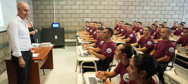 Entrenamiento de cadetes de la Policía de la Ciudad