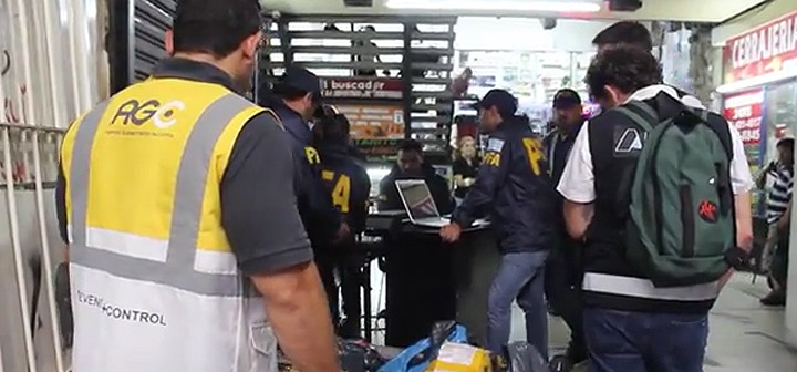 Clausuran 9 locales con mercadería ilegal