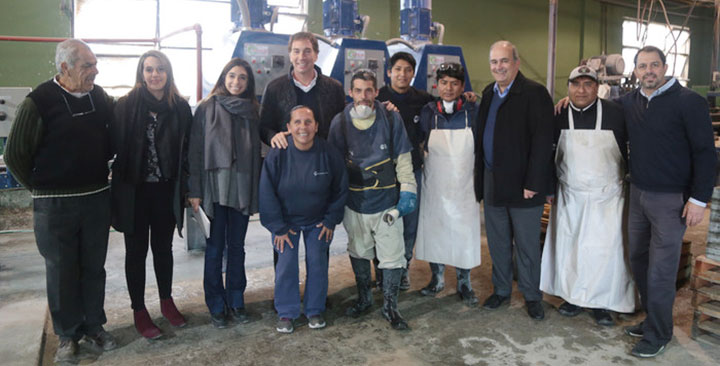 Santilli visitó fábrica de baldosas