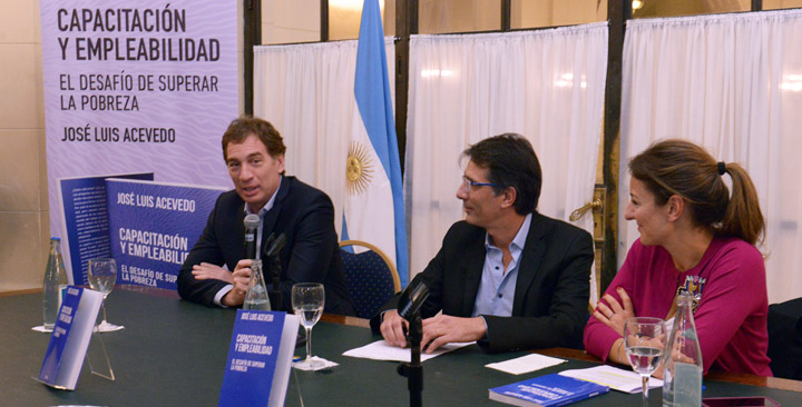 Acevedo presentó su libro