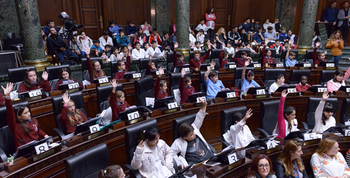 La Legislatura y la Escuela