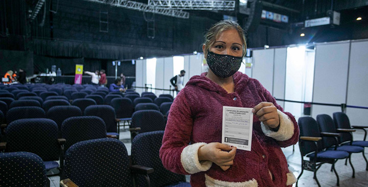 Vacunan a embarazadas