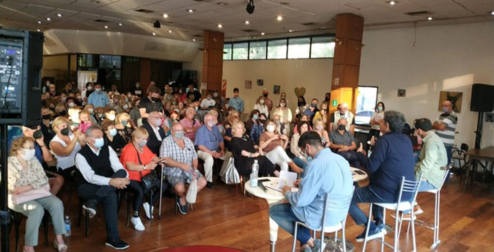 Jorge Macri con vecinos de Devoto