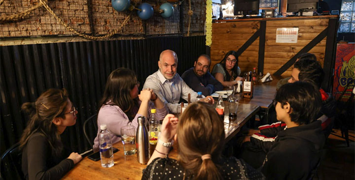 Rodríguez Larreta compartió un encuentro con jóvenes