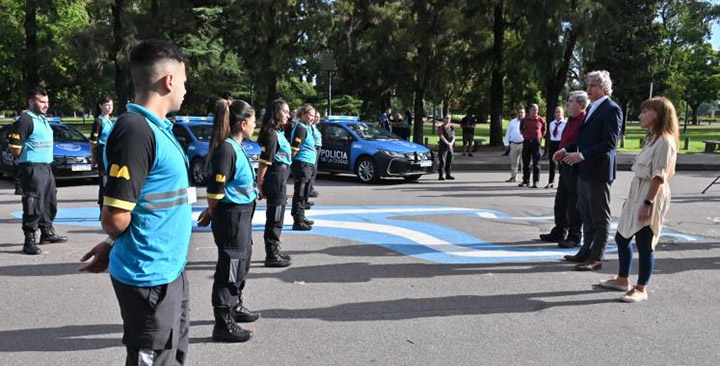 Más vehículos policiales