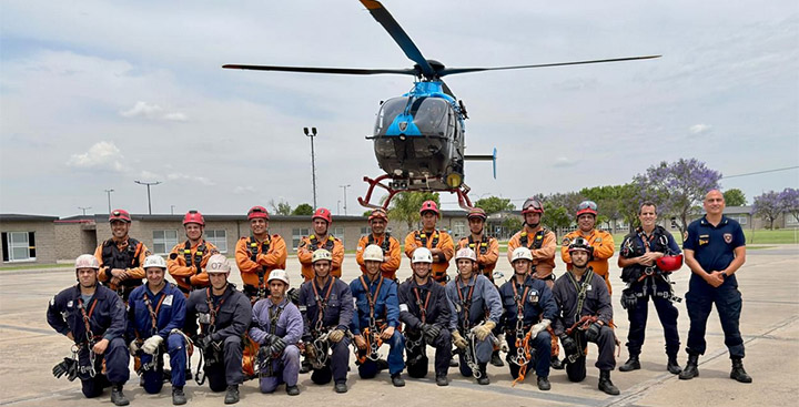 Capacitan a nuevos Bomberos Capacitan a nuevos Bomberos