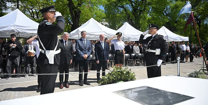 Homenaje a policías caídos Homenaje a policías caídos