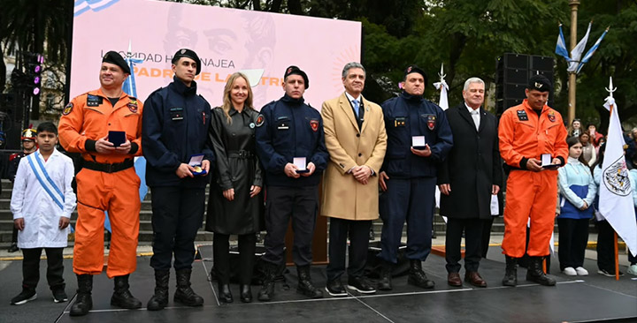 Reconocimiento a Bomberos Reconocimiento a Bomberos