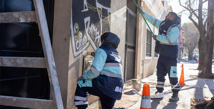 Recuperan frentes vandalizados